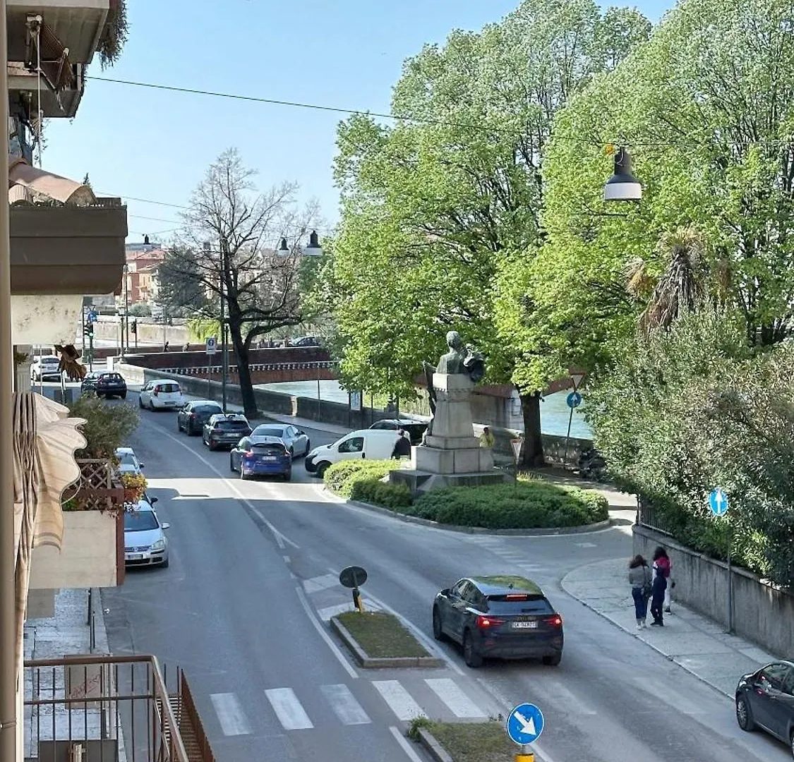 Parisi Verona Centro Storico Apartment